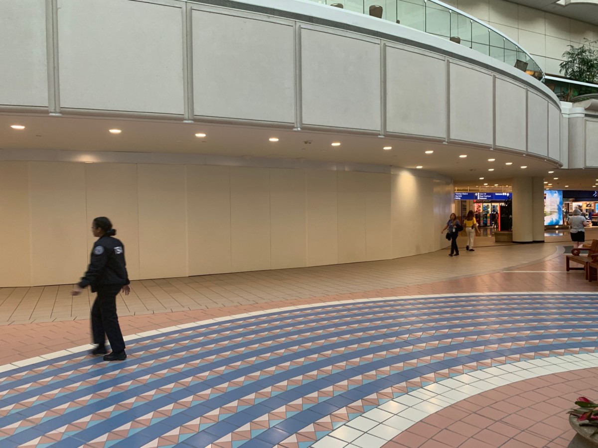 disneys earport store orlando international airport closed construction walls july 2019 5