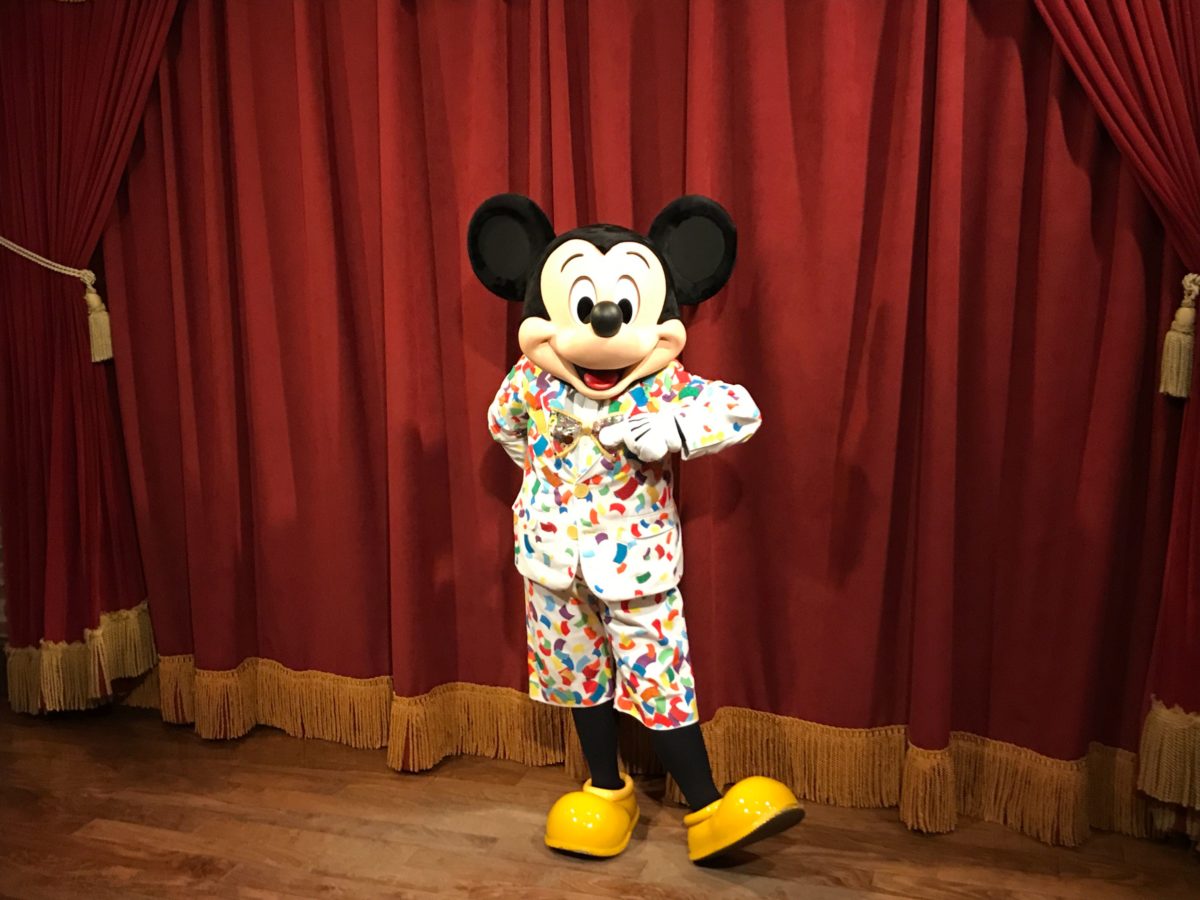 Photos Video Mickey Mouse Dons Surprise Celebration Outfit For 91st Birthday Meet And Greet In 7144