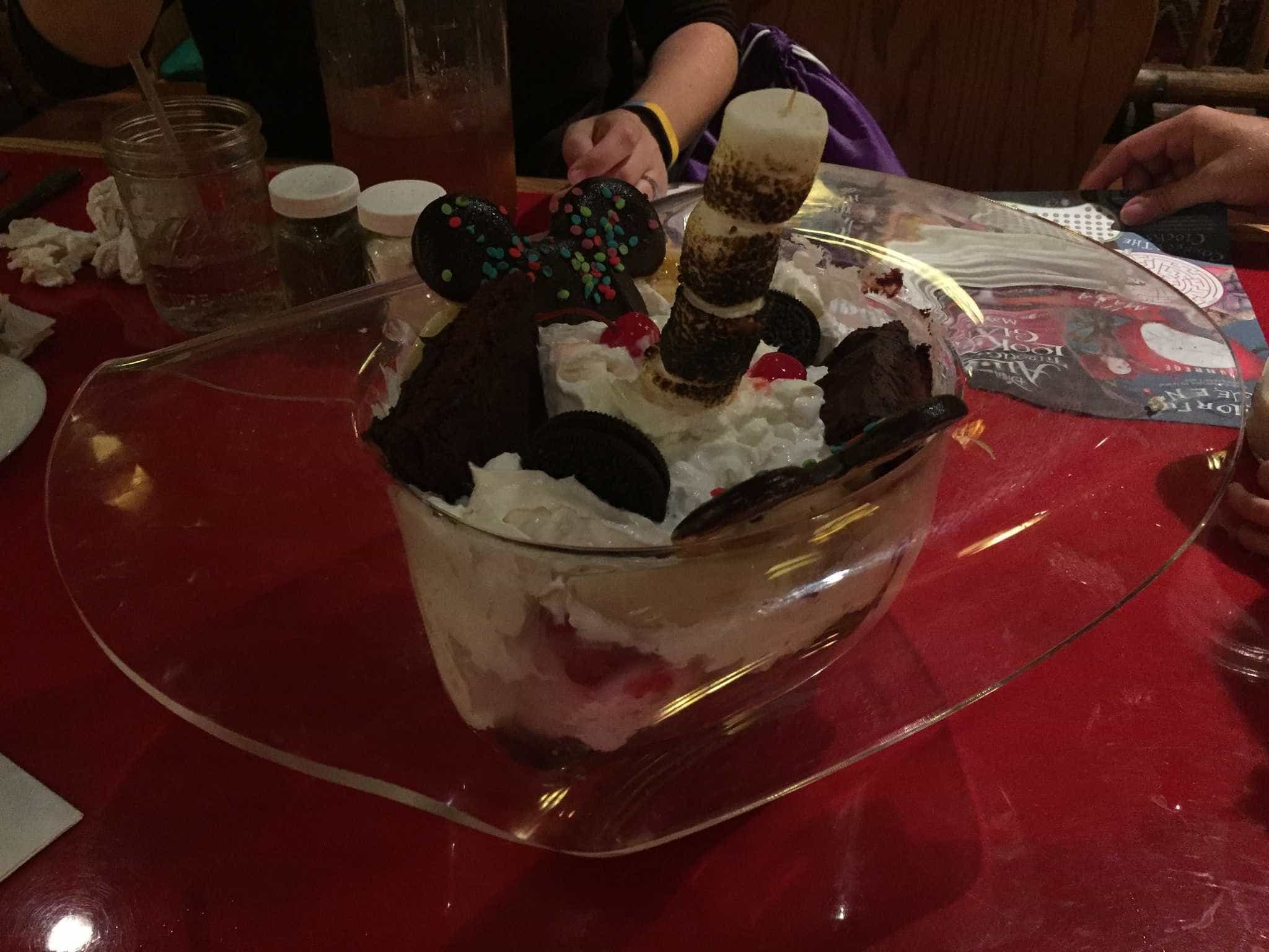 10 Gallon Hat dessert at Whispering Canyon