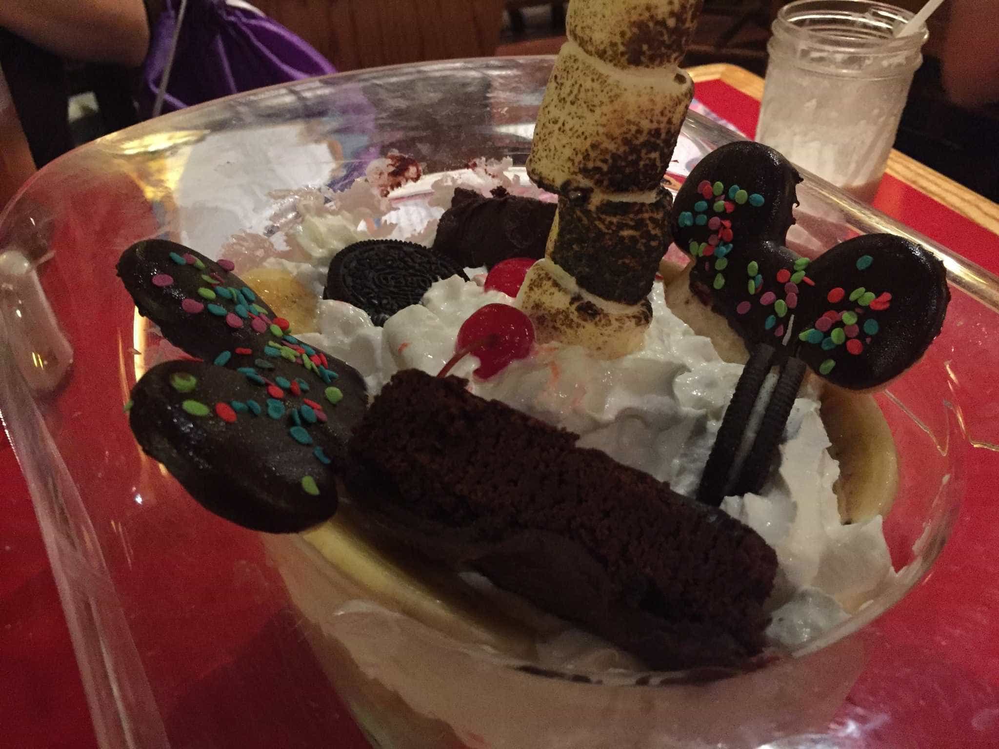 10 Gallon Hat dessert at Whispering Canyon