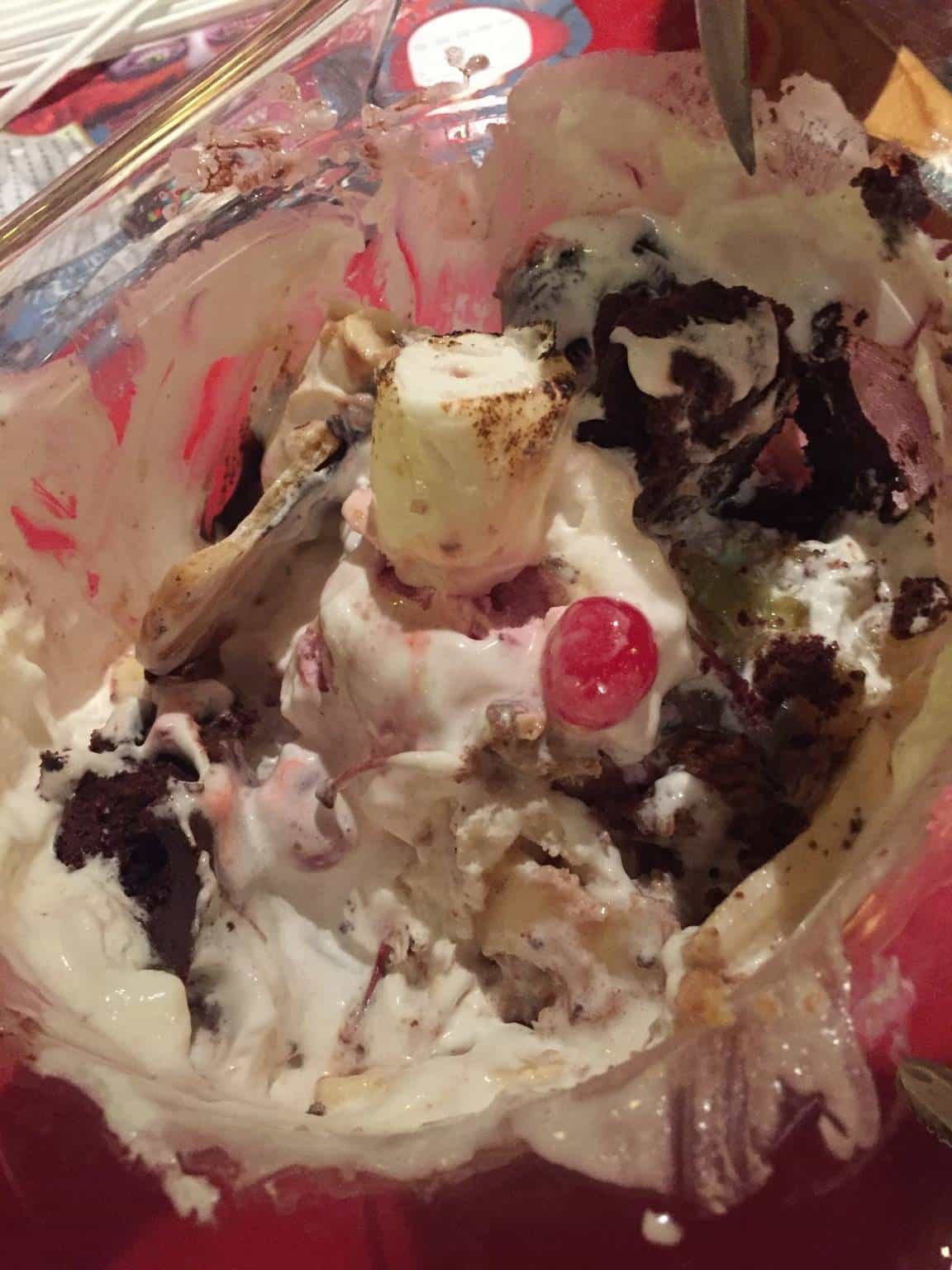 10 Gallon Hat dessert at Whispering Canyon