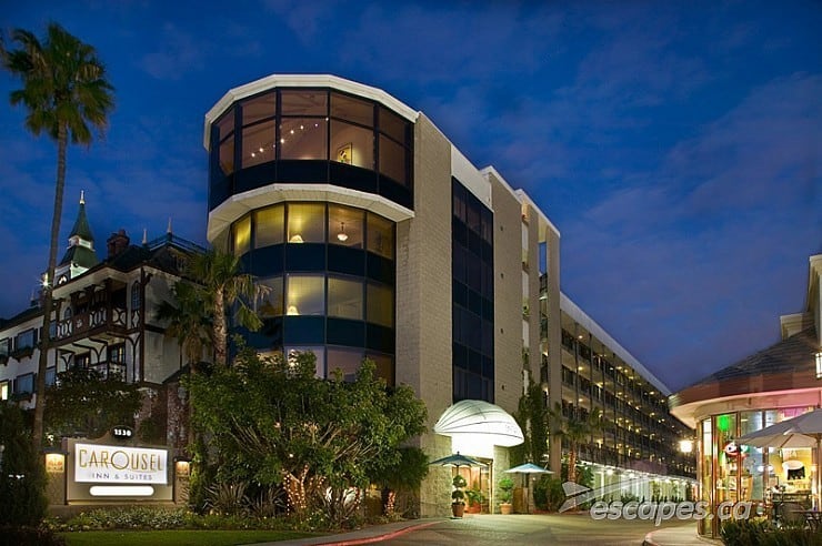 01-carousel-inn-and-suites
