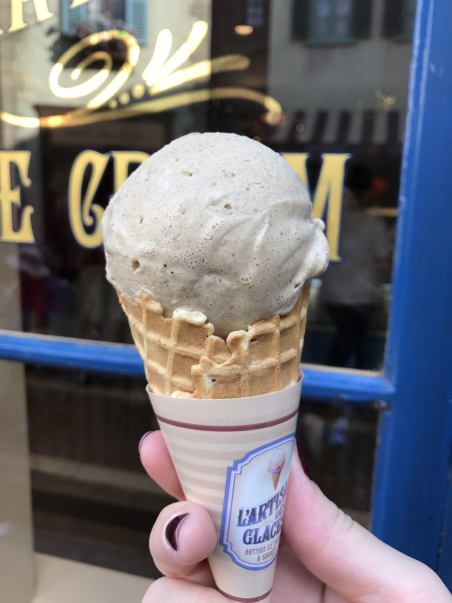 REVIEW: Gingerbread & Peppermint Ice Cream are a MUST on Your Holiday Epcot Visit