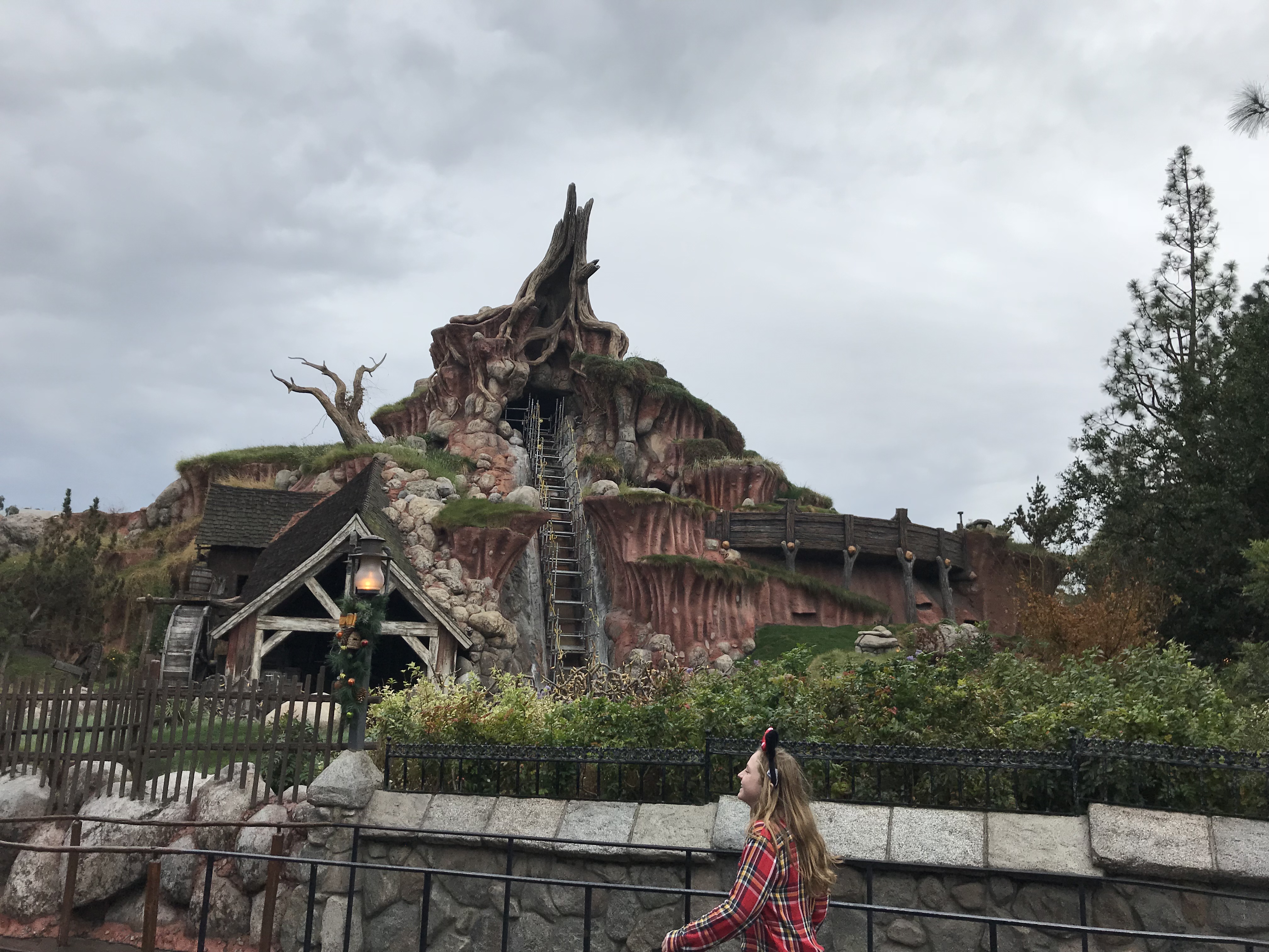 Photo Report Disneyland Resort 1 9 18 Paradise Pier Closed Dumbo Refurbishment Off Season Begins Etc Wdw News Today - riverrun roblox