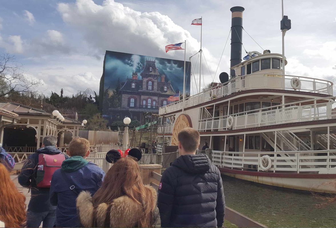 Phantom Manor Disneyland Paris refurbishment, with the tarp and Molly Brown. April 2018.