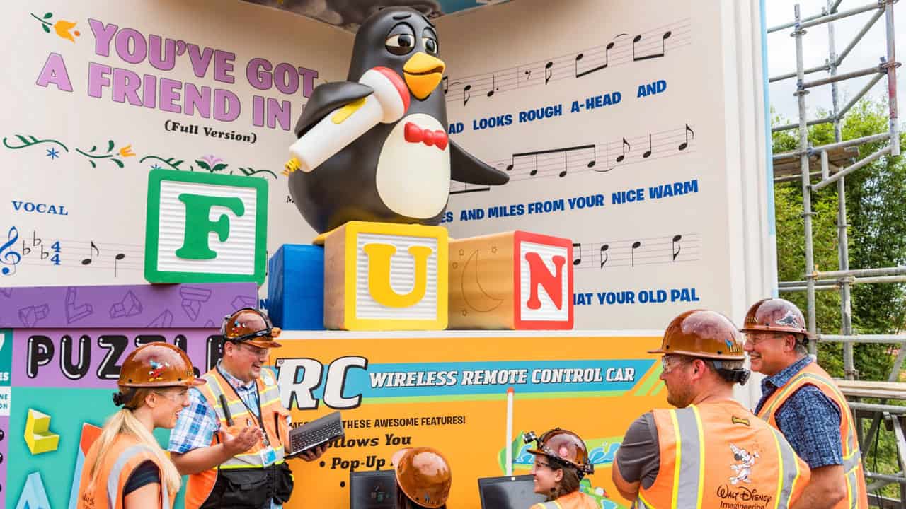 Video First Look At Wheezy The Penguin Audio Animatronic In Action In Toy Story Land Wdw News Today