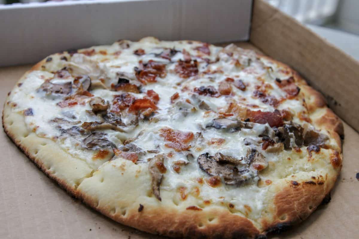 Boardwalk Pizza Window White Pizza with Bacon and Mushrooms