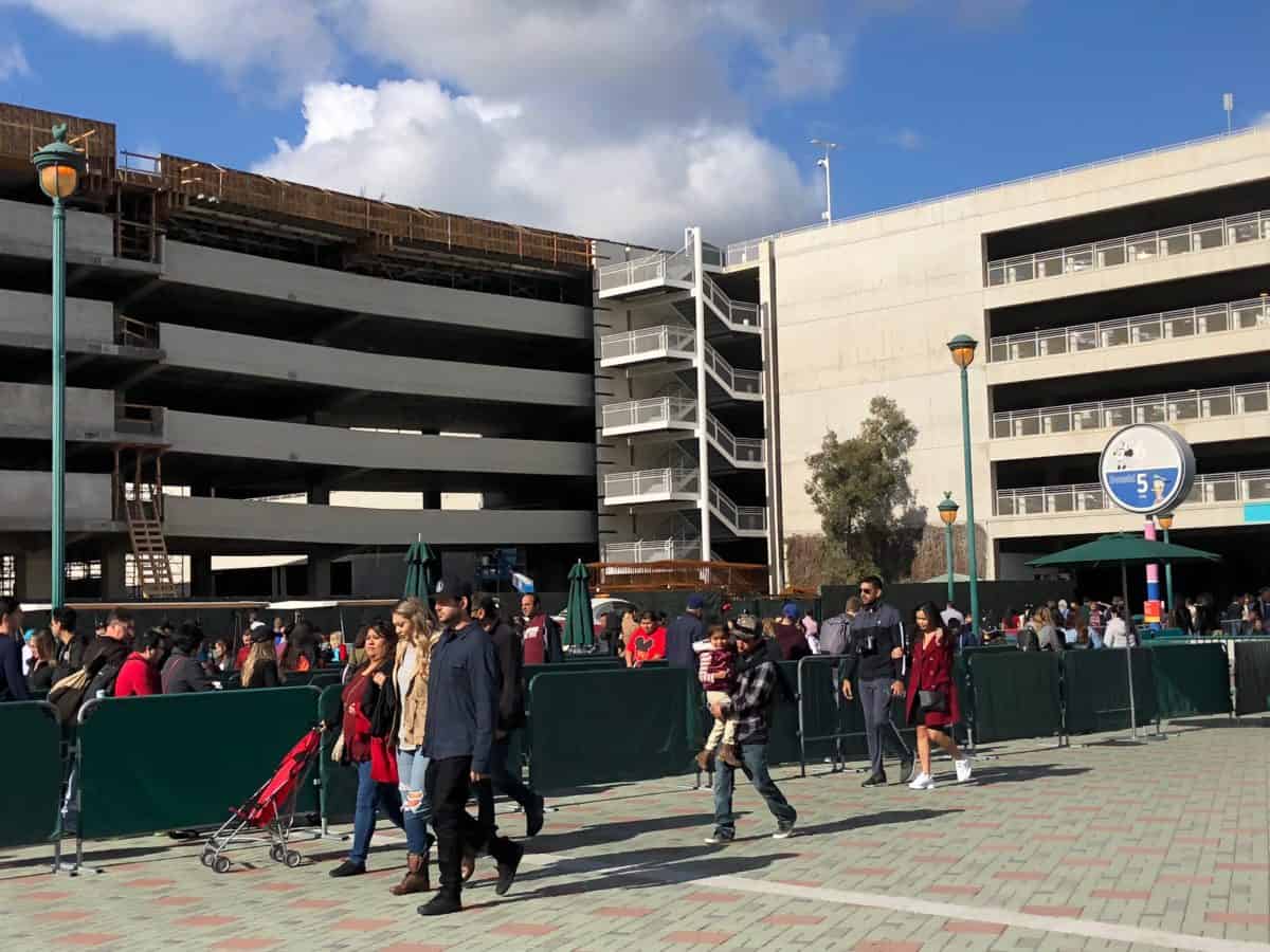 disneyland christmas day 2018 security lines