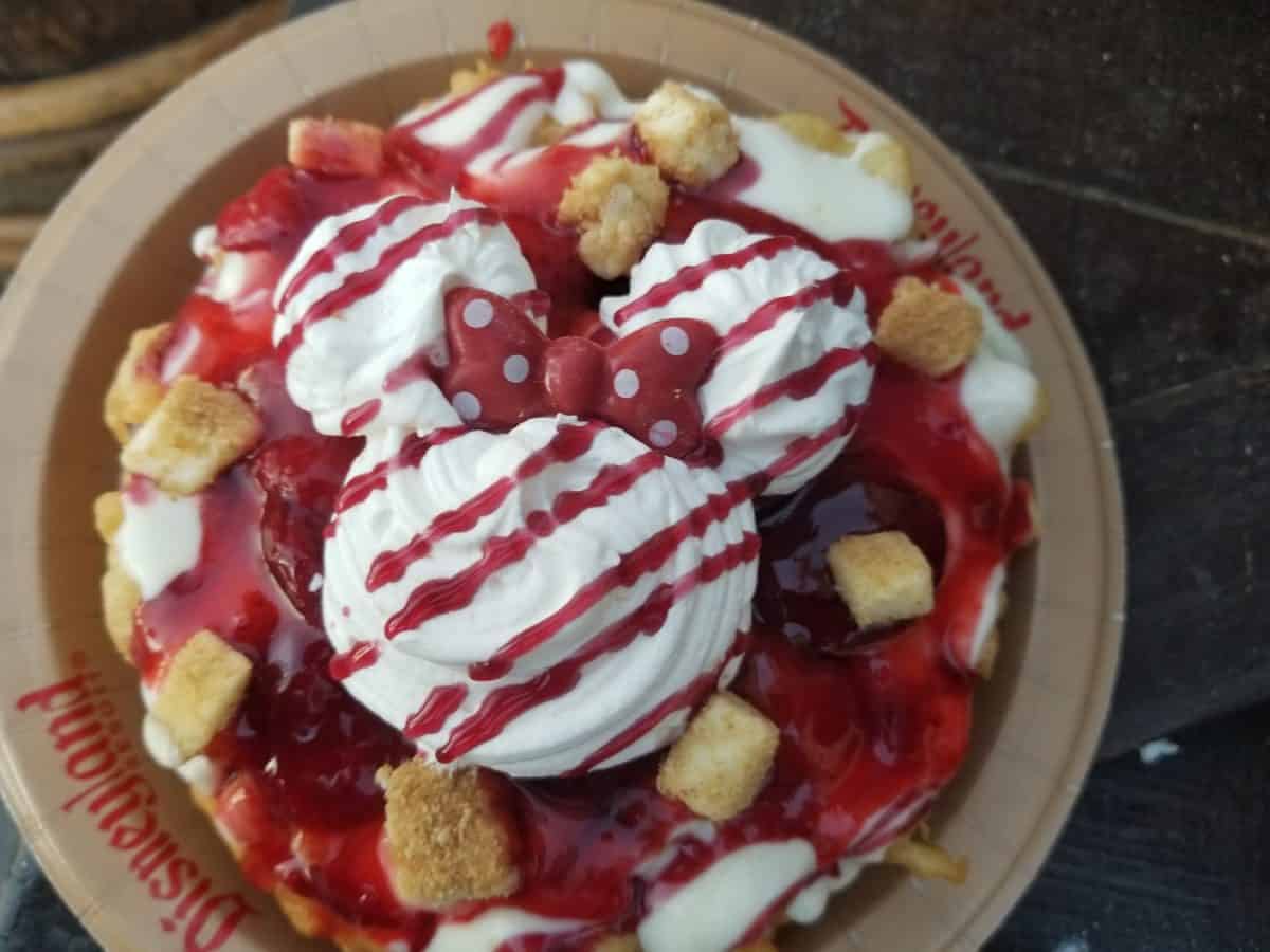 GUIDE Valentine's Month Specialty Foods Disneyland Resort 2019