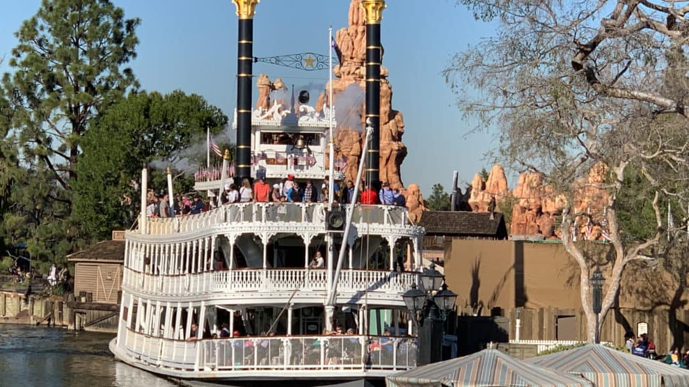 Photo Report Disneyland Resort 12719 Valentines Month - castle river run roblox