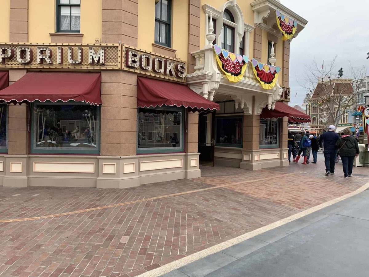 Disneyland Park Main Street curb changes