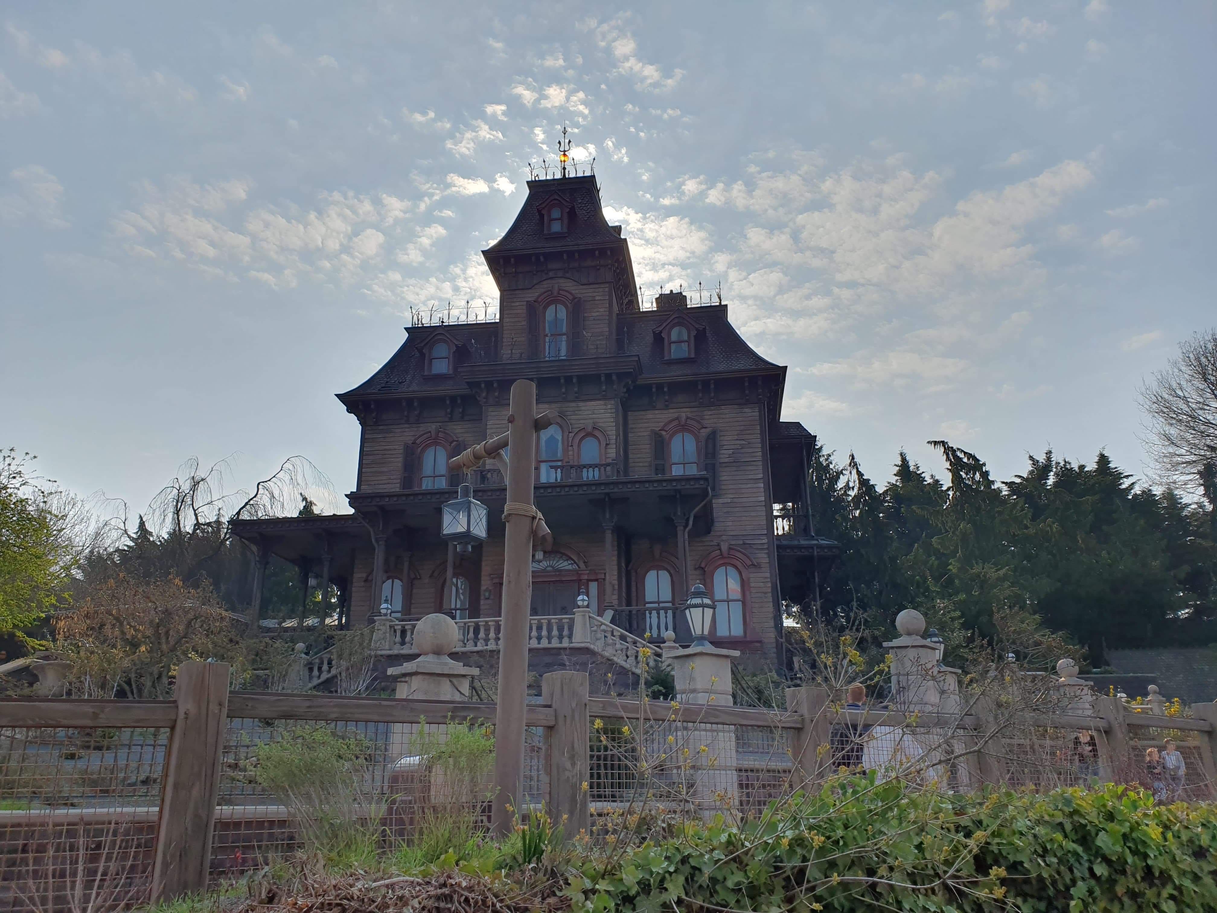 PHOTOS, VIDEO: Disneyland Paris 2019 - A Year in Review 4 Phantom Manor