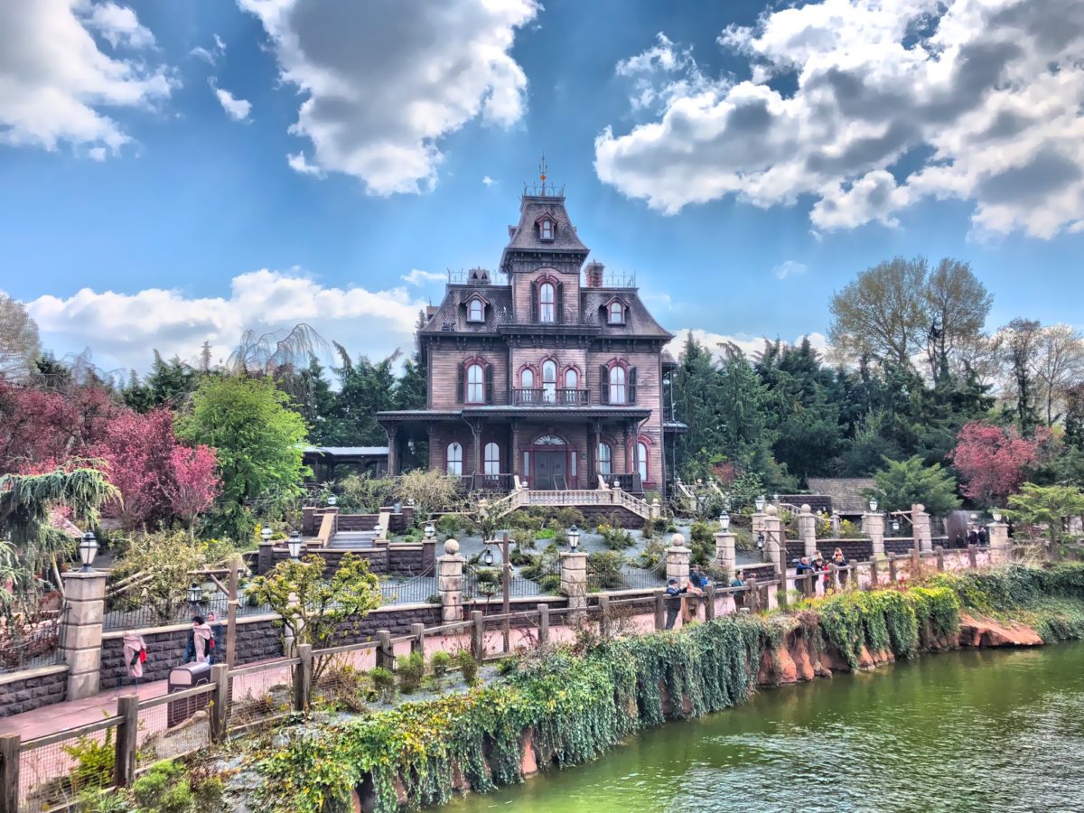 Phantom Manor Disneyland Paris Buch zur Attraktion