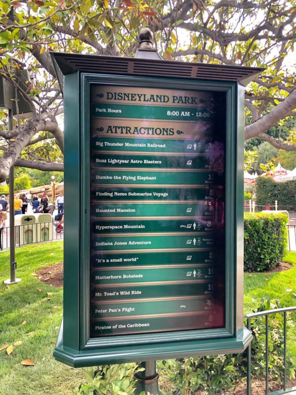 Panneau d'information Central Plaza (Disneyland Park) - Page 3 Digital-tip-board-disneyland-park_-5