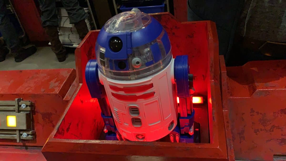 PHOTOS, VIDEO, REVIEW: Custom Droid Building At The Droid Depot In Star ...