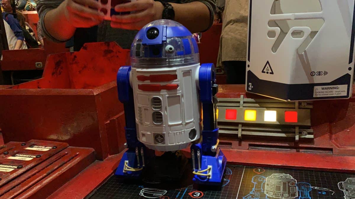 droid depot star wars galaxys edge opening day may 2019 droid building workshop 9