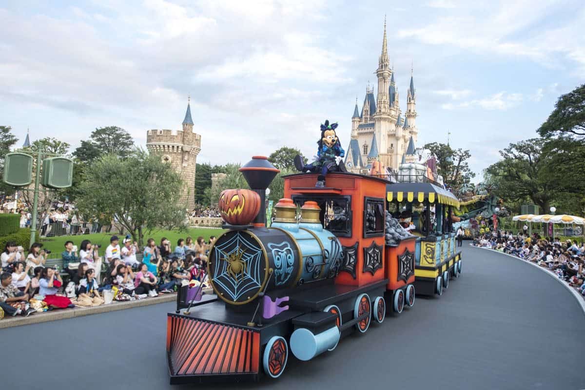 PHOTOS Spooky "Boo!" Parade, Merchandise, and Specialty Foods Revealed