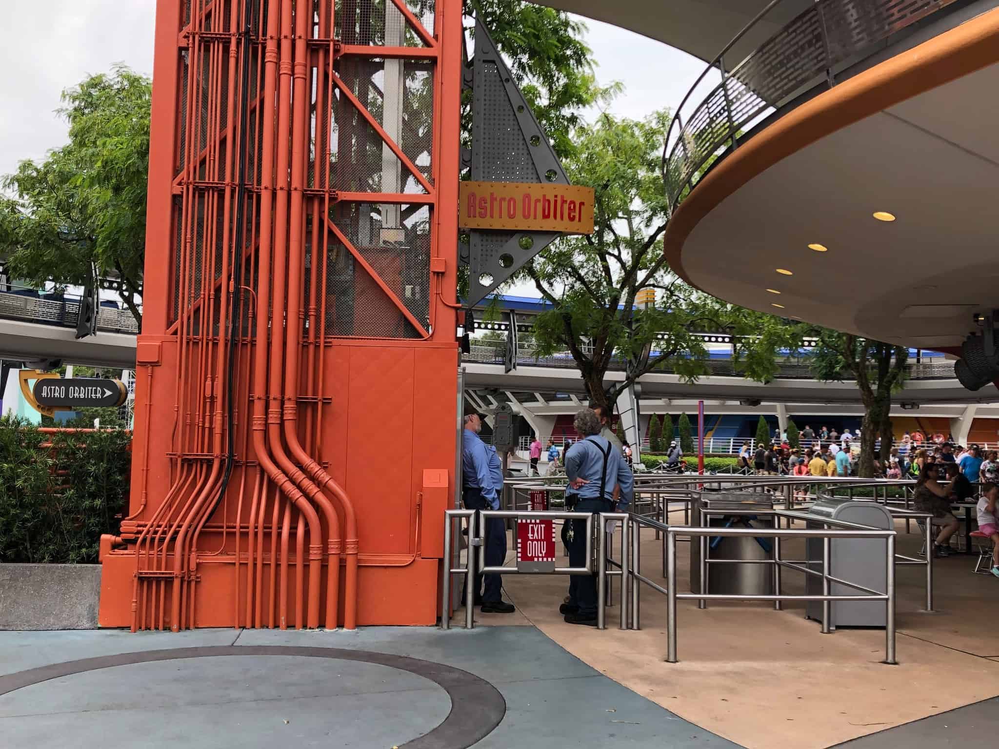 Maintenance cast members can be seen all around the attraction.