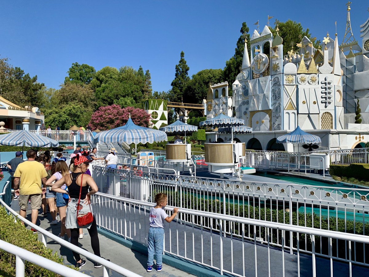 Disneyland Photo Report 8:28:19 Adventureland Refurbishment, Character Sightings, and Pumpkin Cream Cold Brew and more