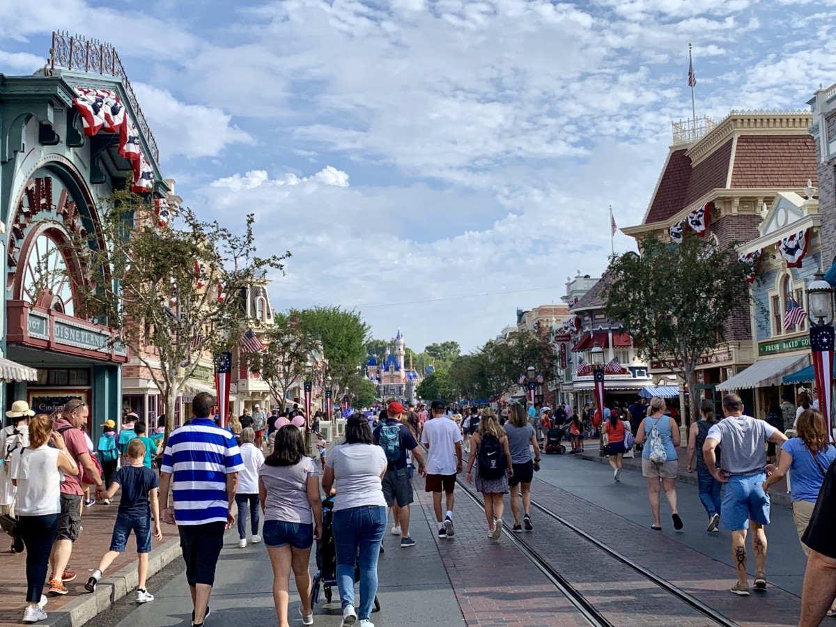 Disneyland Photo Report Frozen Pins Star Wars: Galaxy's Edge Crowds and More August 7 2019