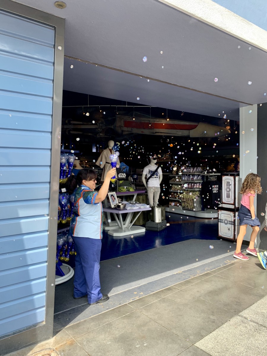 Disneyland Photo Report Frozen Pins Star Wars: Galaxy's Edge Crowds and More August 7 2019