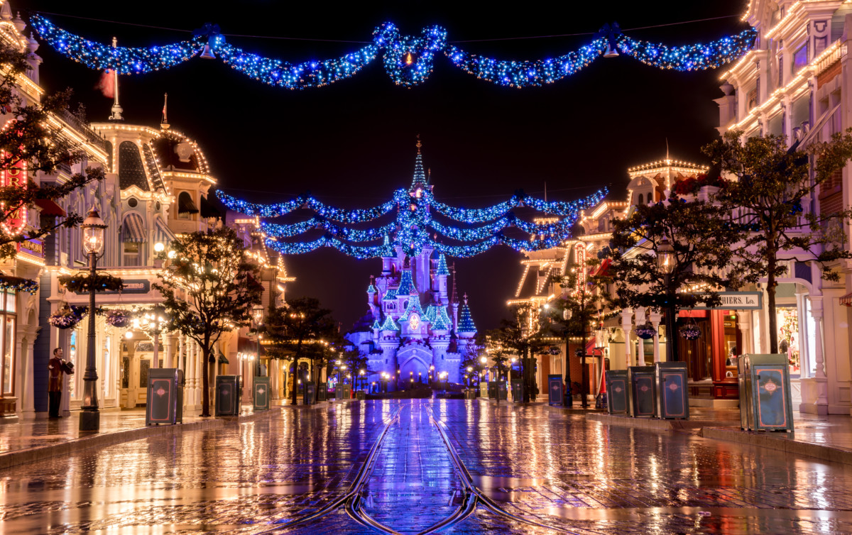 Disneyana Chip and dale snowman Christmas ornament NEW Disneyland Paris