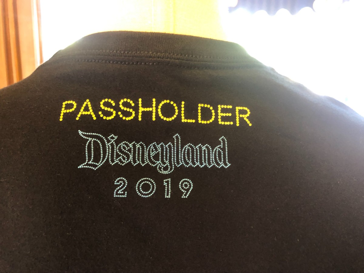 Main Street Electrical Parade Disneyland Merchandise 2019 Elliot Annual Passholder T-Shirt