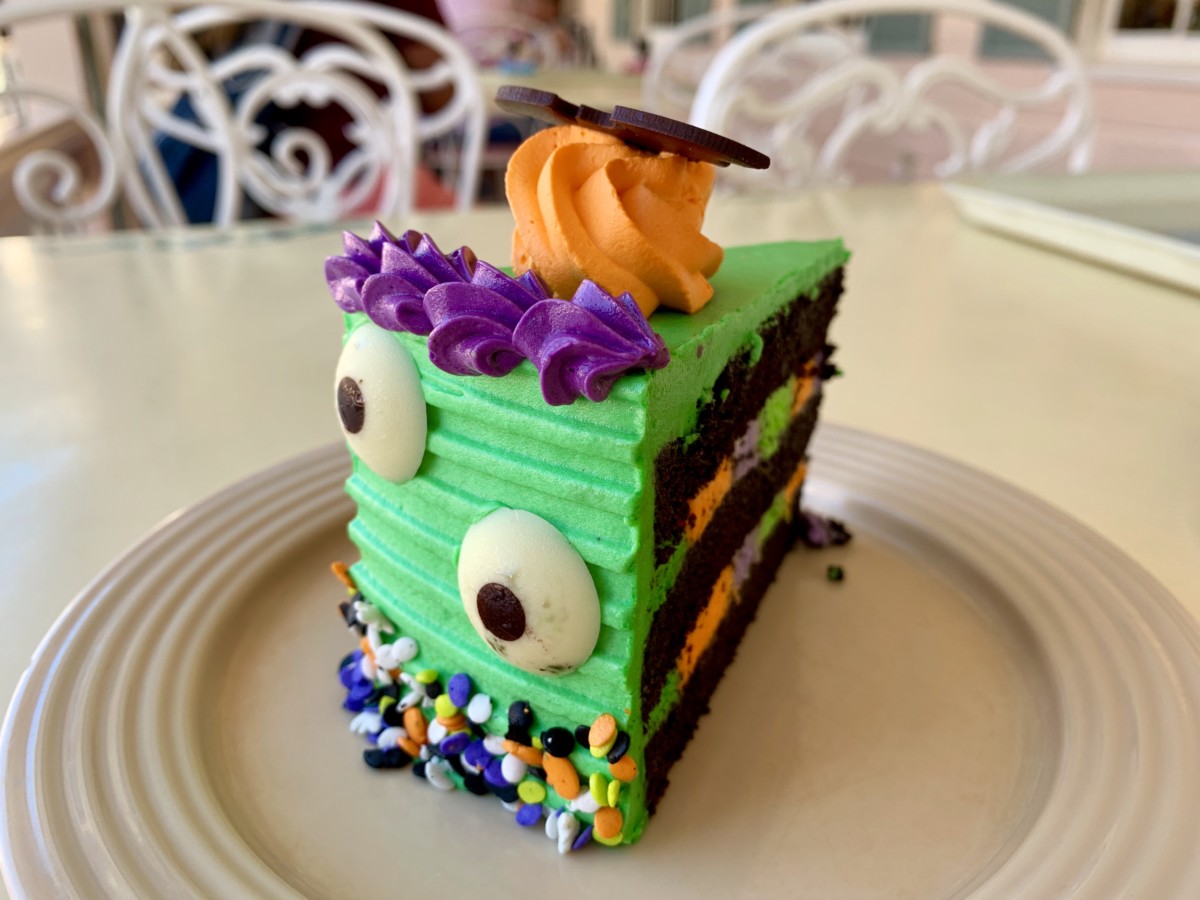 Monster Halloween Cake, Halloween Minnie Mouse Cake, Chocolate Coffee Yule Log Plaza Inn for Halloween TIme 2019 in Disneyland Park