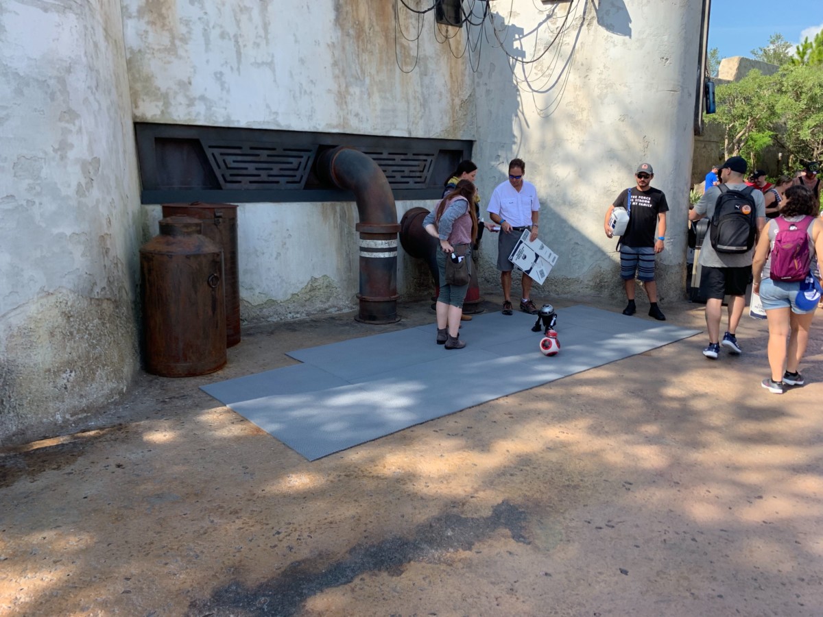 Droid Testing Now Happening Outside of the Droid Depot in Star Wars: Galaxy's Edge at Hollywood Studios