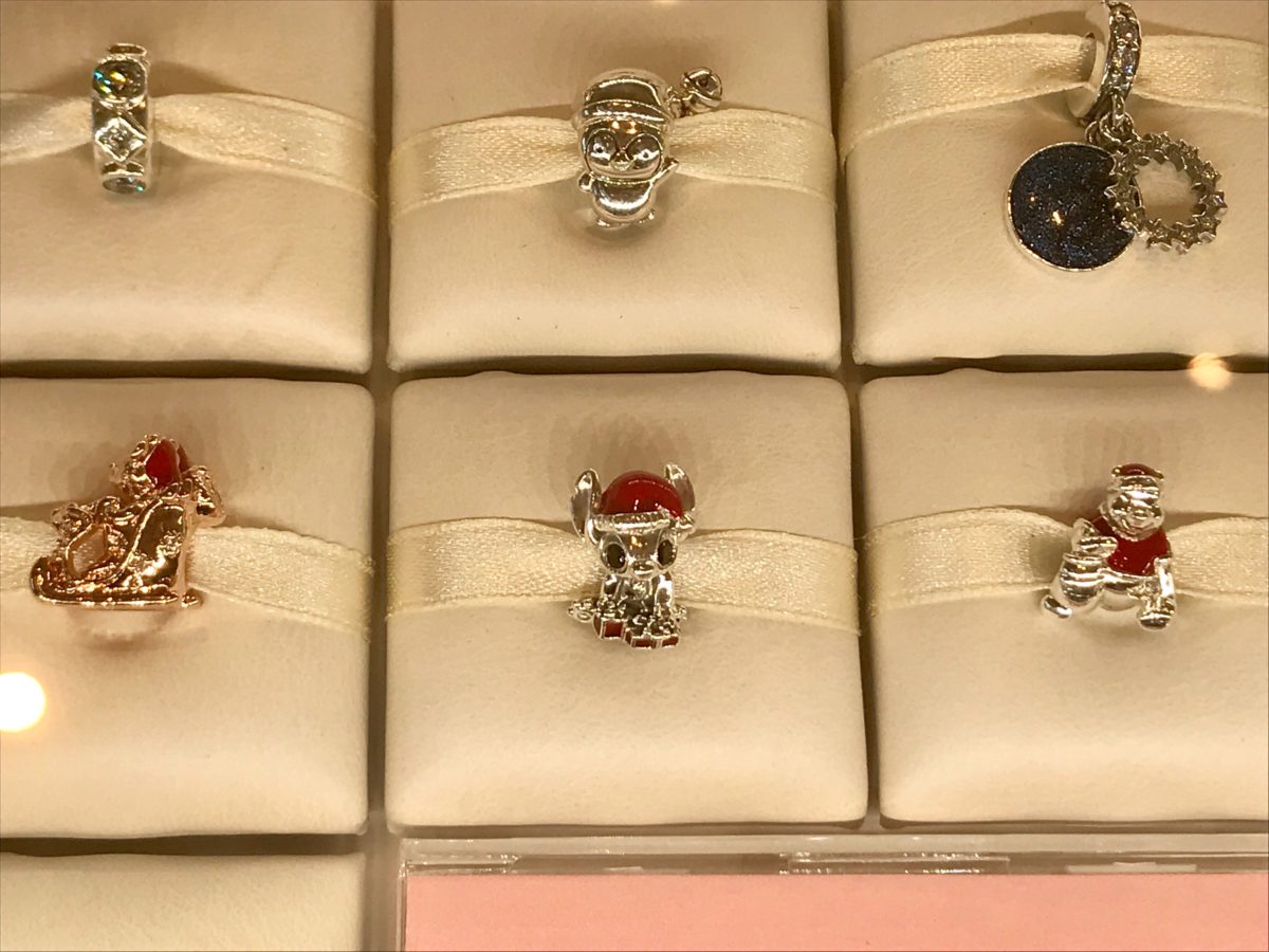 PHOTOS: New Holiday Pandora Charms at Disney Parks - WDW News Today