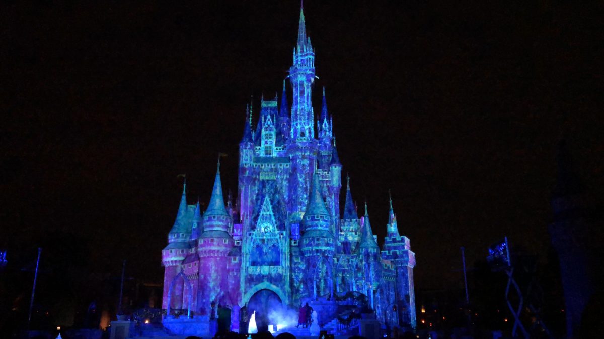 PHOTOS, VIDEO First "A Frozen Holiday Wish" Cinderella
