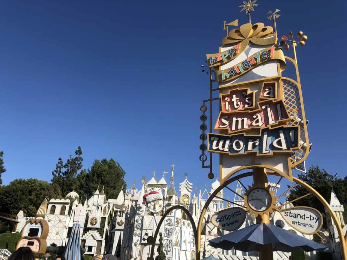 It S A Small World Holiday Overlay To Debut Three New Immersive Scents At Disneyland Park Wdw News Today