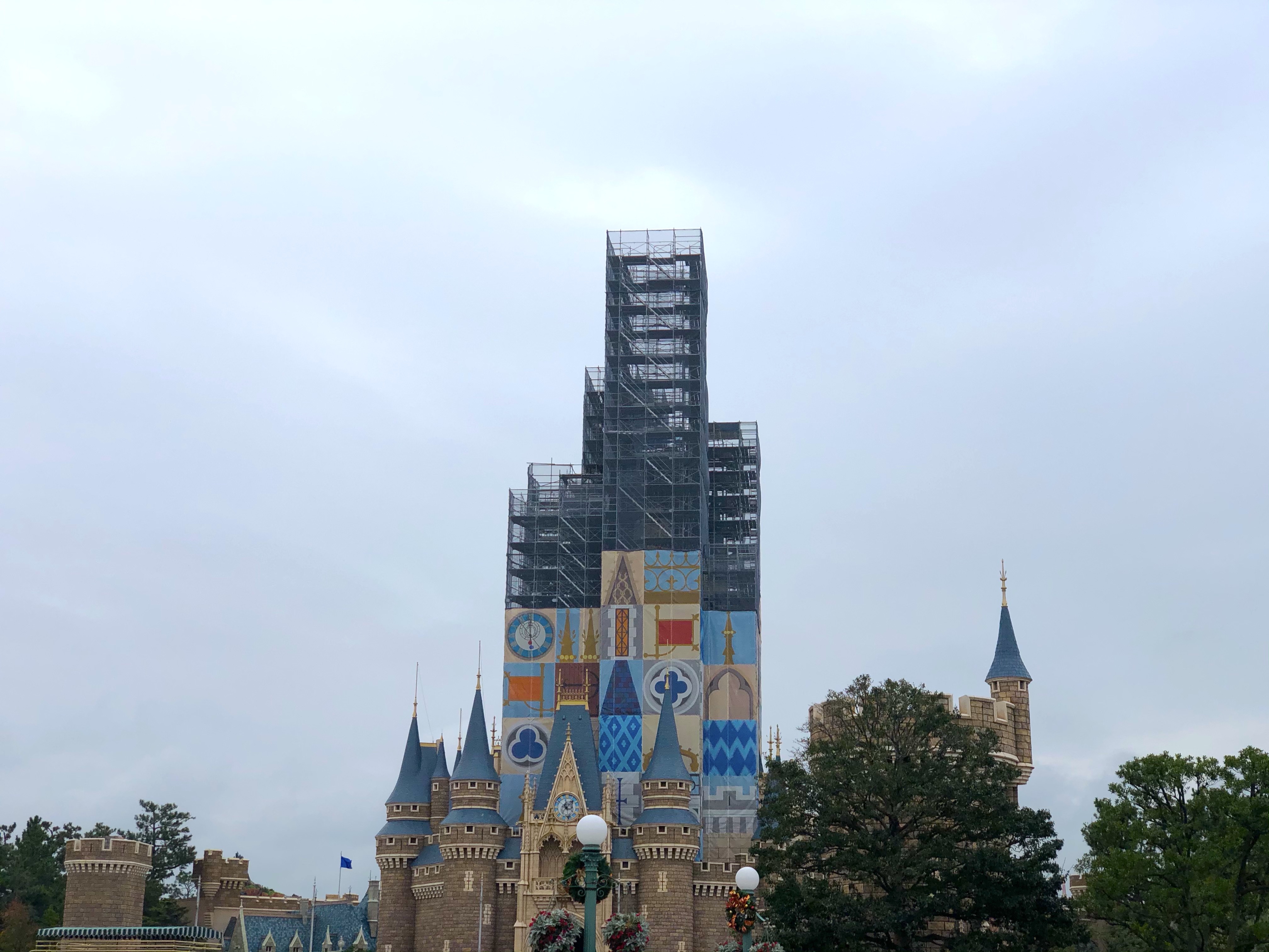 Photos Construction At Tokyo Disneyland Cinderella Castle Spire