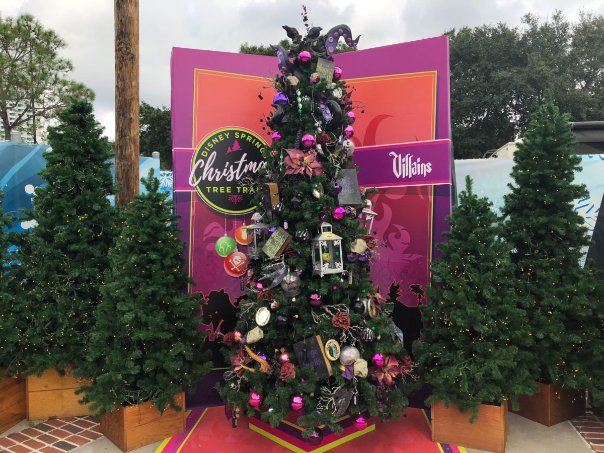 disney springs christmas tree trail 2019
