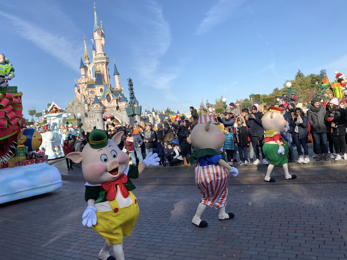 PHOTOS, VIDEO: Watch the 2019 Christmas Parade at Disneyland Paris - WDW News Today