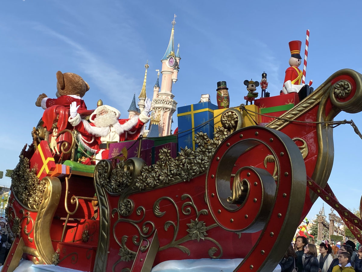PHOTOS, VIDEO: Watch the 2019 Christmas Parade at Disneyland Paris - WDW News Today