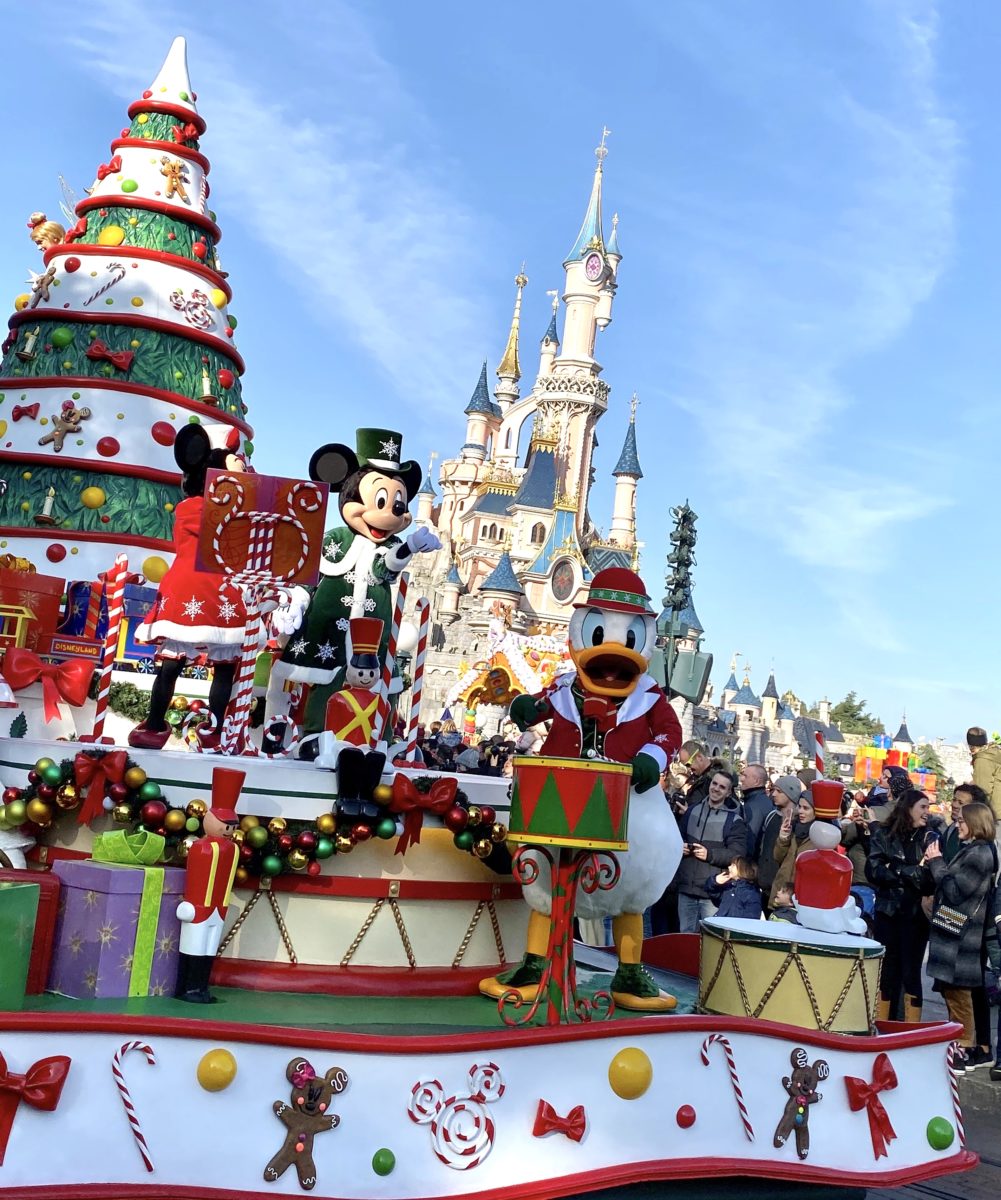 PHOTOS, VIDEO: Watch the 2019 Christmas Parade at Disneyland Paris - WDW News Today