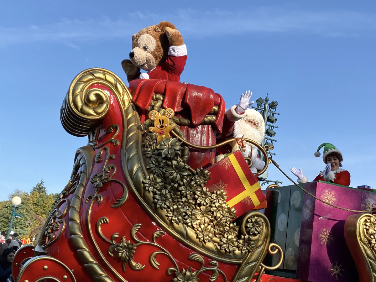 PHOTOS, VIDEO: Watch the 2019 Christmas Parade at Disneyland Paris