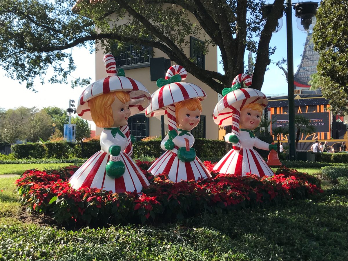 PHOTOS Kitschy Christmas Decorations Return to Disney's