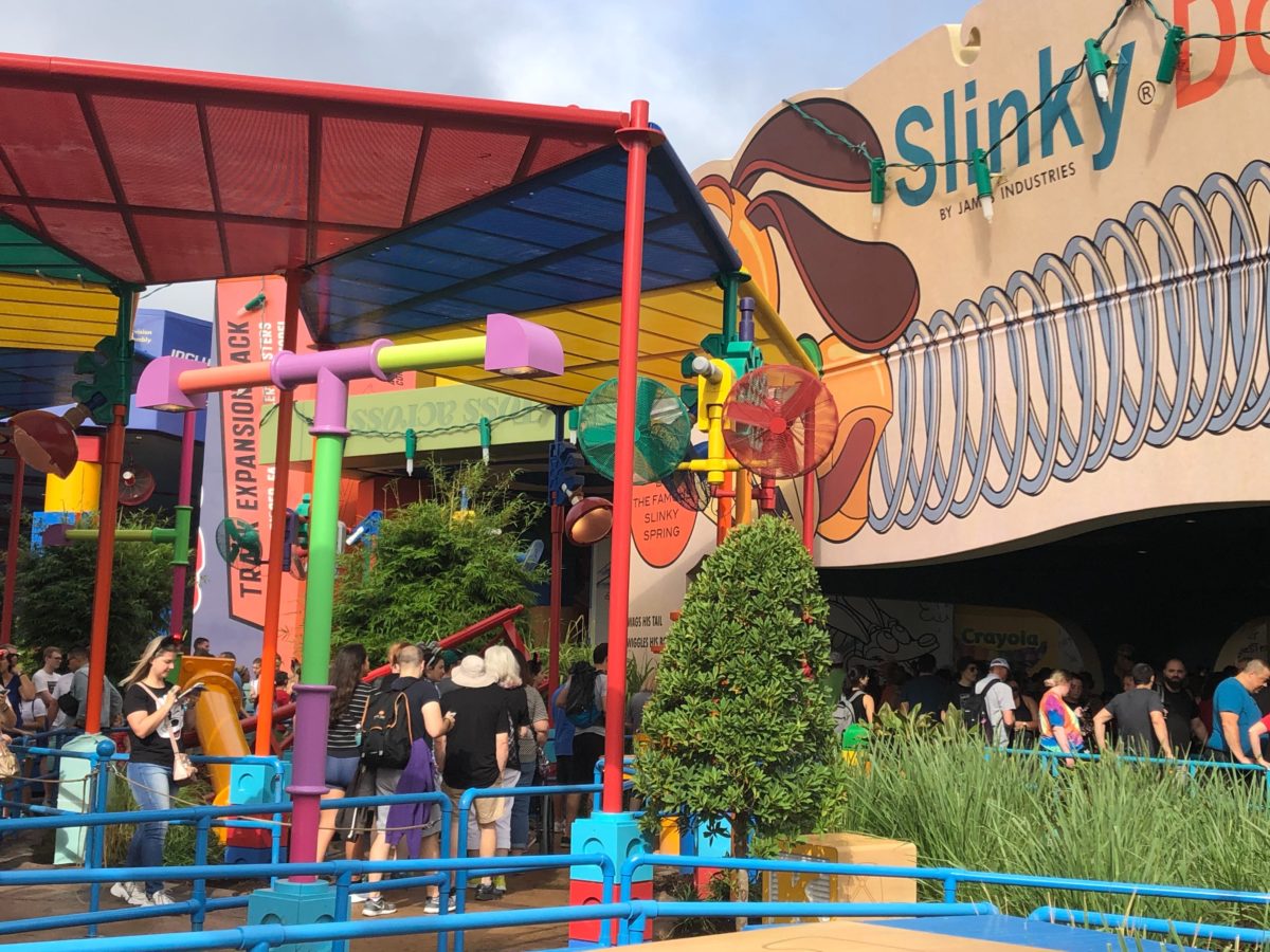 attraction slinky dog