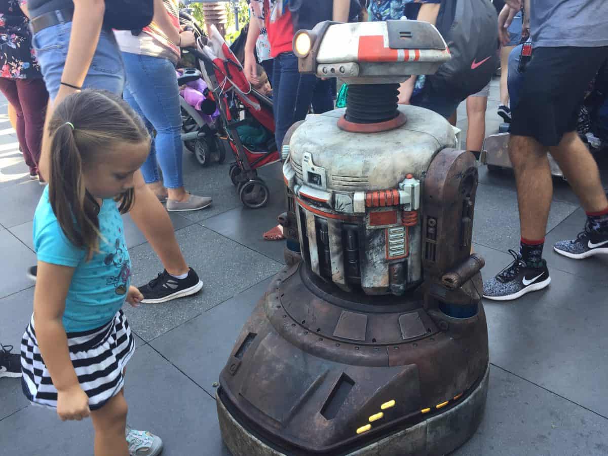 photos video interactive roaming droid character for star wars galaxy s edge unleashed on disneyland and children unleashed onto it