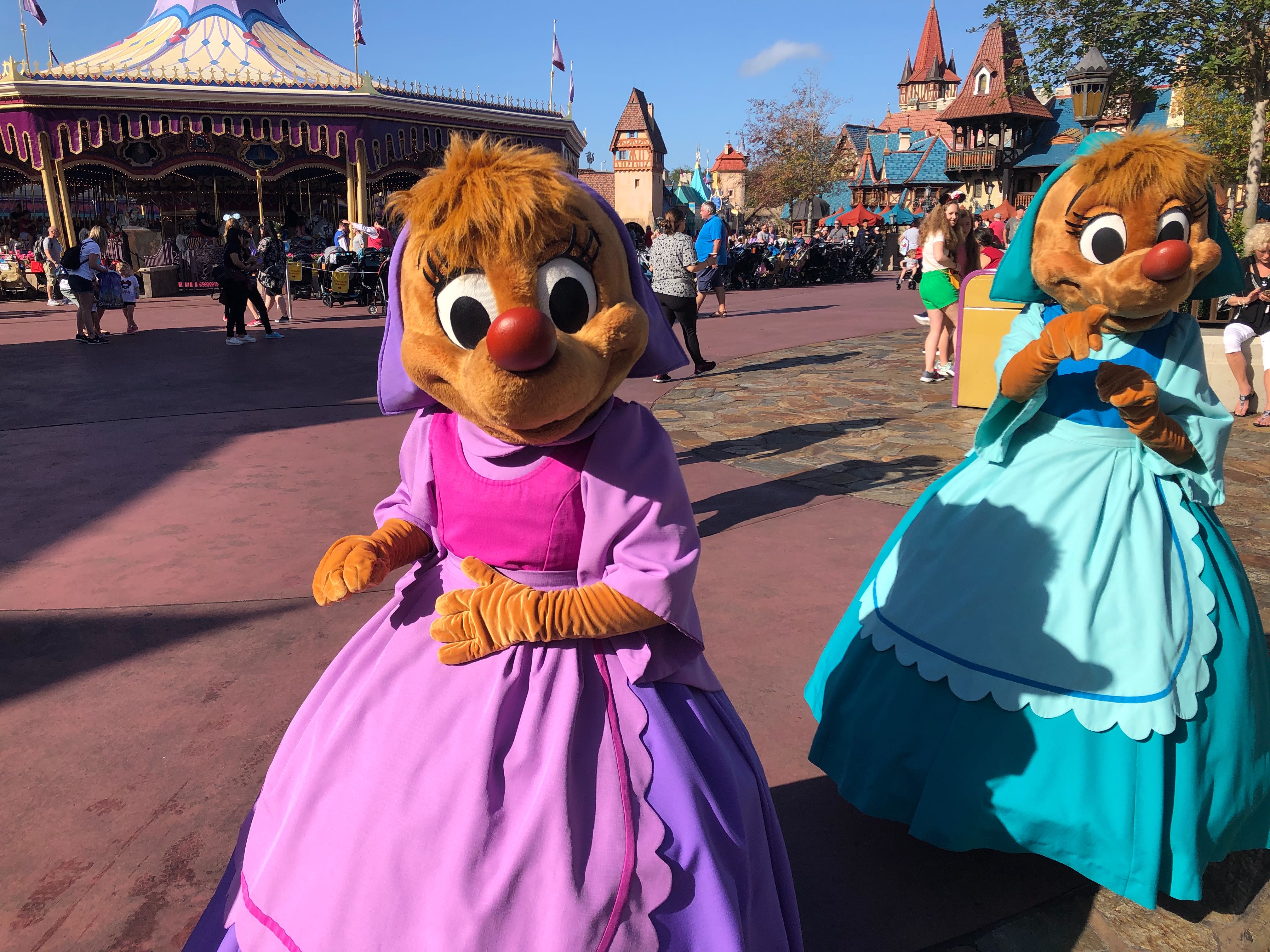 Photo Report Magic Kingdom 1 13 Suzy And Perla Make An Appearance Finding Nemo Phone Cases Loungefly Wristlet And More Wdw News Today