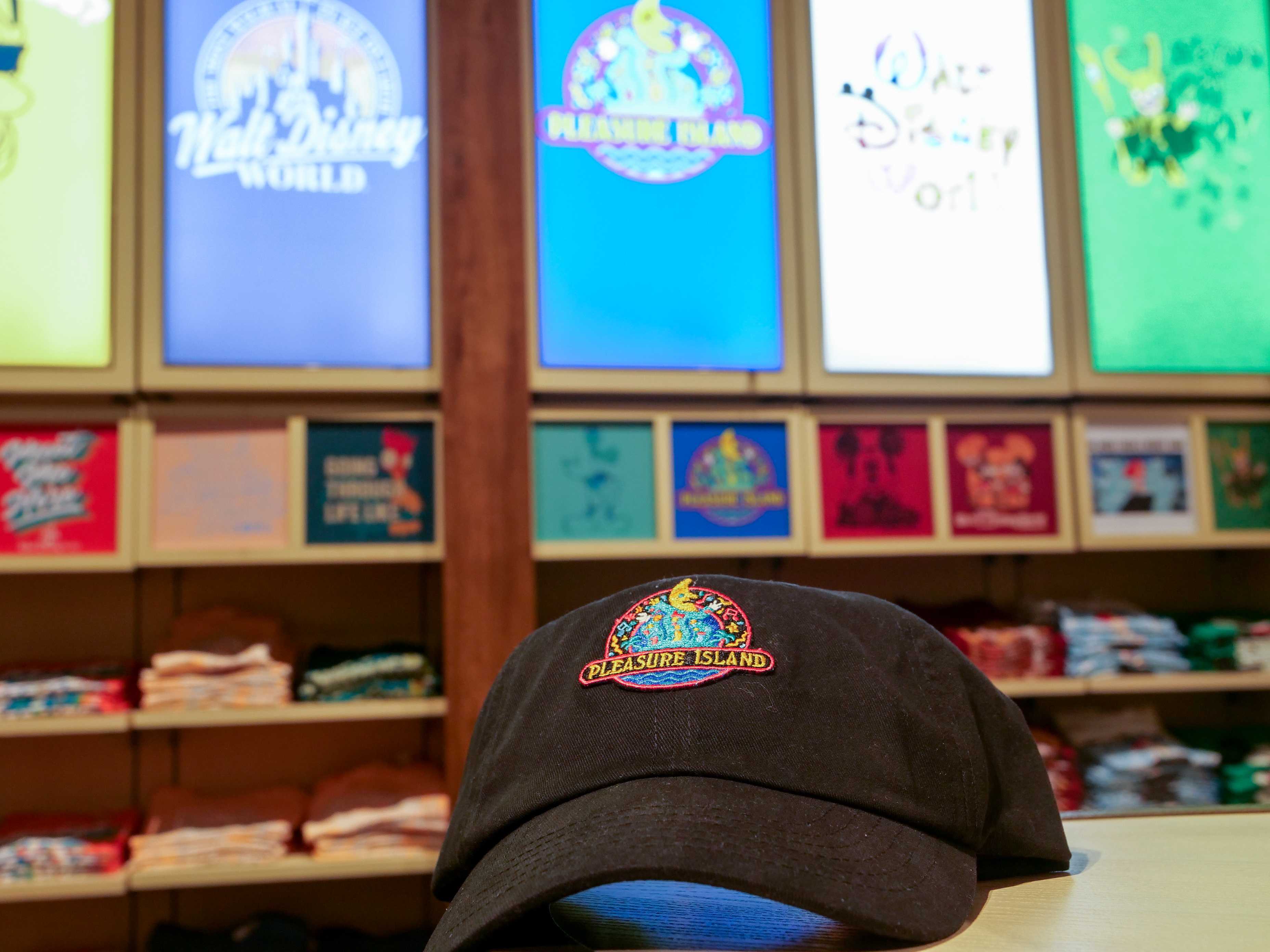 Vintage Neon Armadillo Walt Disney World Pleasure Island 90s Embroidered Dad Hat 