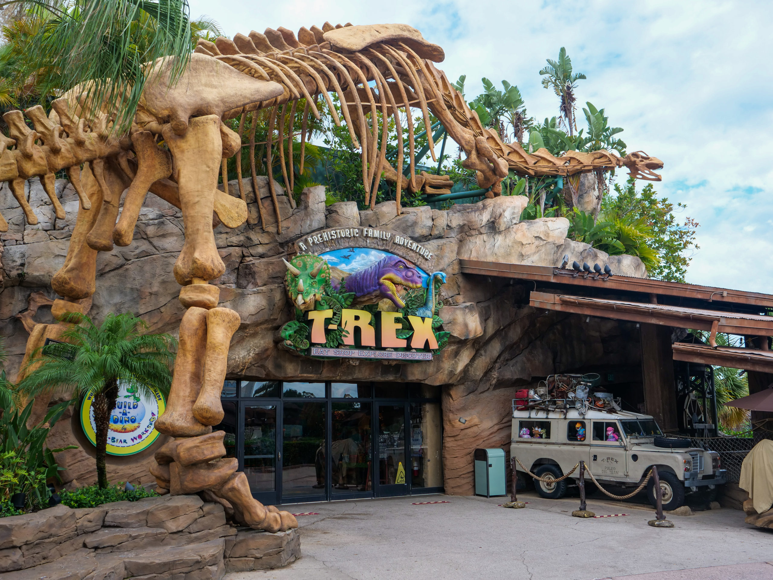 Florida Mother Gets Too Drunk at T-Rex Cafe in Disney Springs, Gets Hospitalized, and Abandons Child - WDW News Today