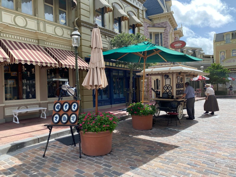 Silhouette kiosk on Center Street