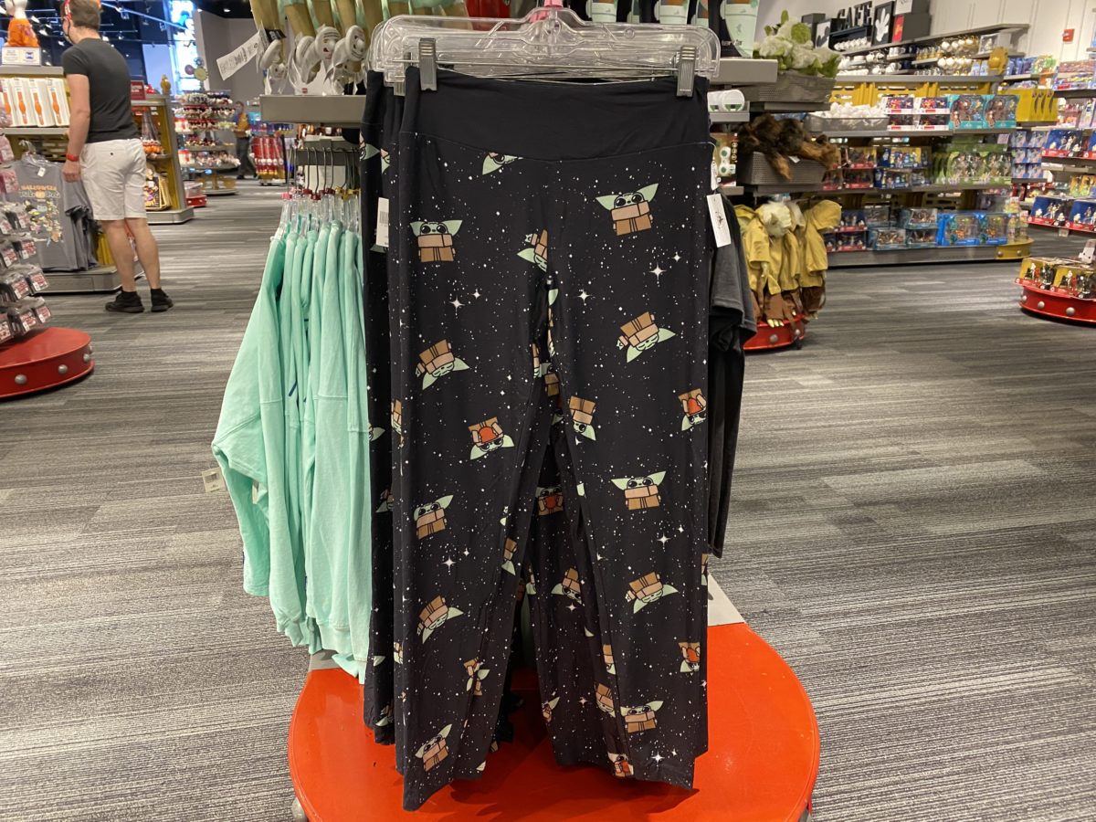 baby-yoda-the-child-leggings-epcot-9142020-6162819