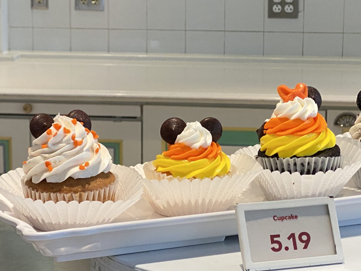 confectionery-halloween-cupcakes-magic-kingdom-9172020-2076994