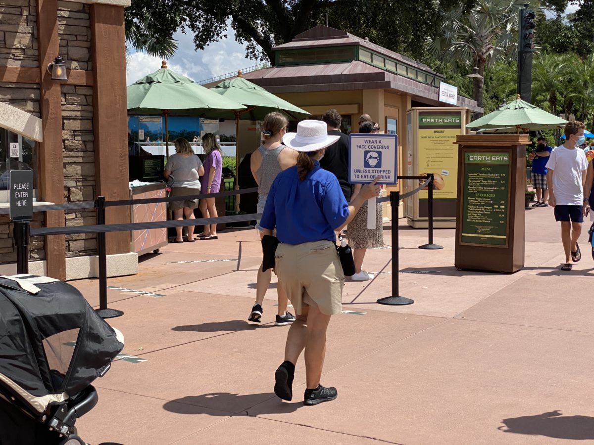 face-mask-reminder-cm-sign-epcot-9072020-1186693