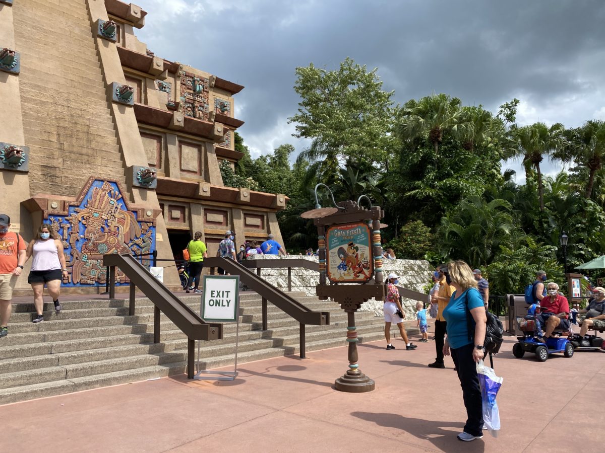 mexico-pavilion-line-epcot-9182020-1710410