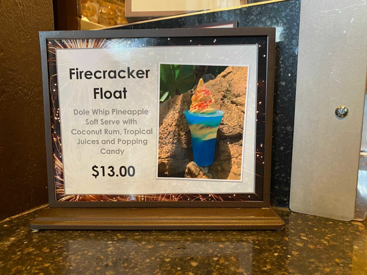 pineapple-lanai-firecracker-float-7